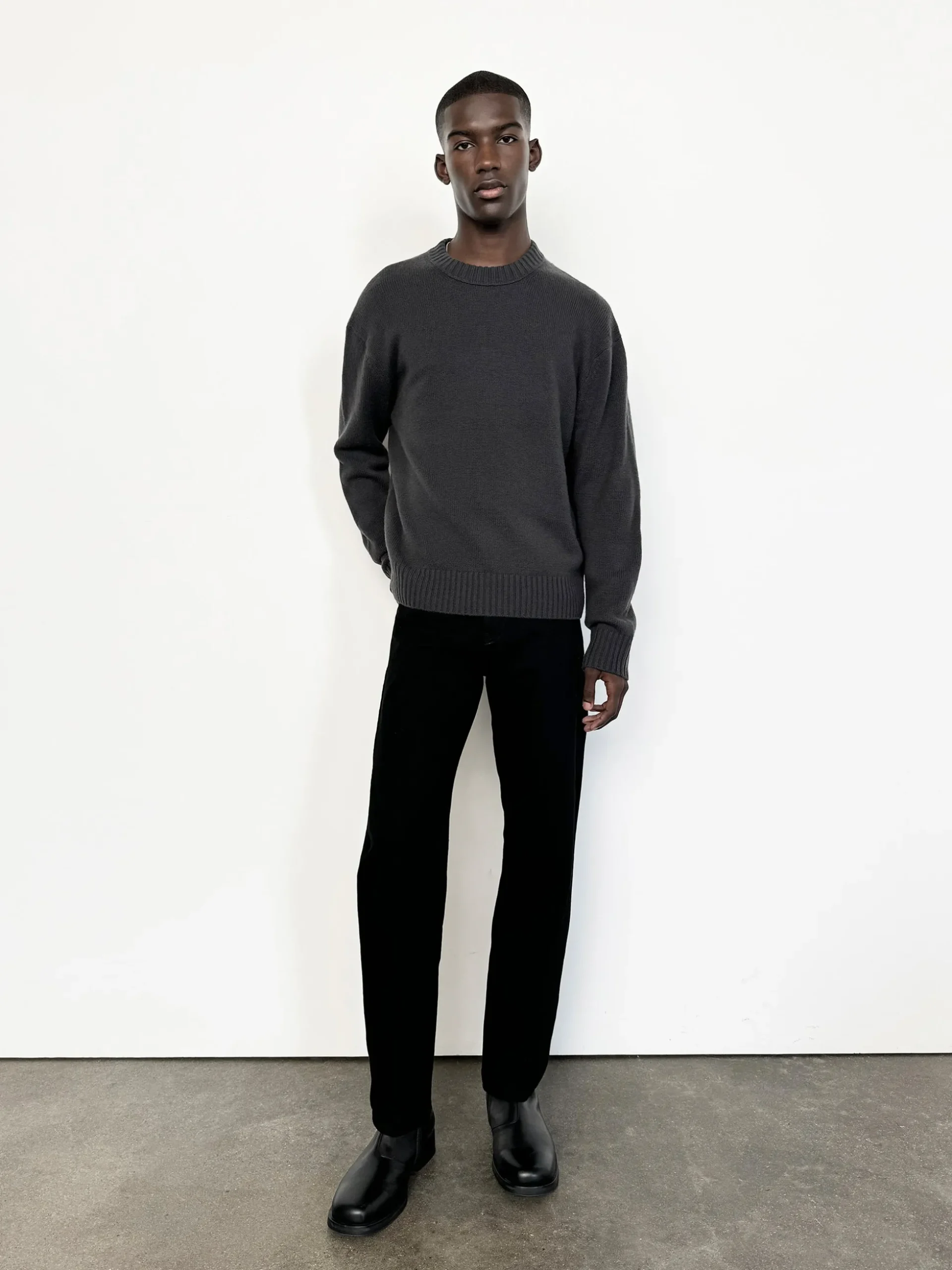 Cashmere Crewneck Sweater in Dark Grey
