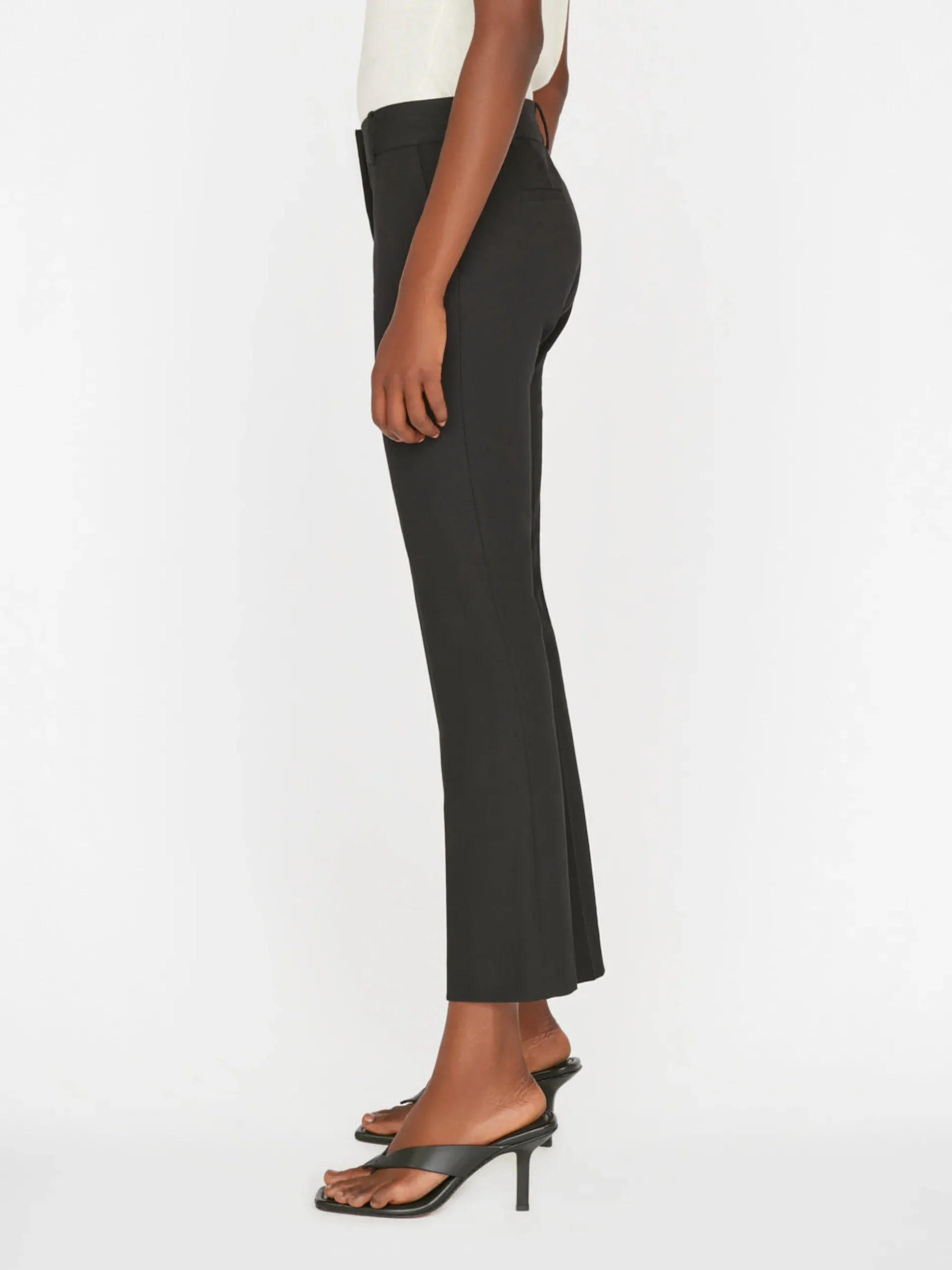 Le Crop Mini Boot Trouser in Noir