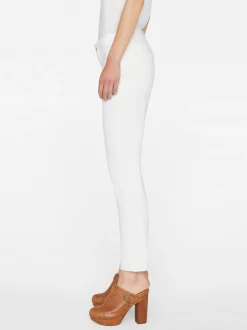 Le Garcon in Blanc