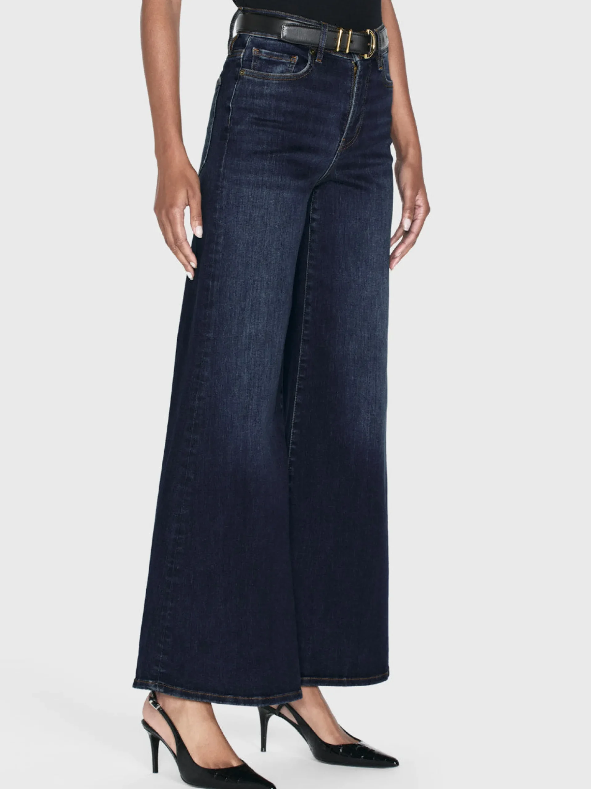 Le Palazzo Crop in Moonflower