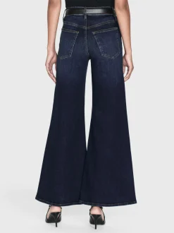 Le Palazzo Crop in Moonflower